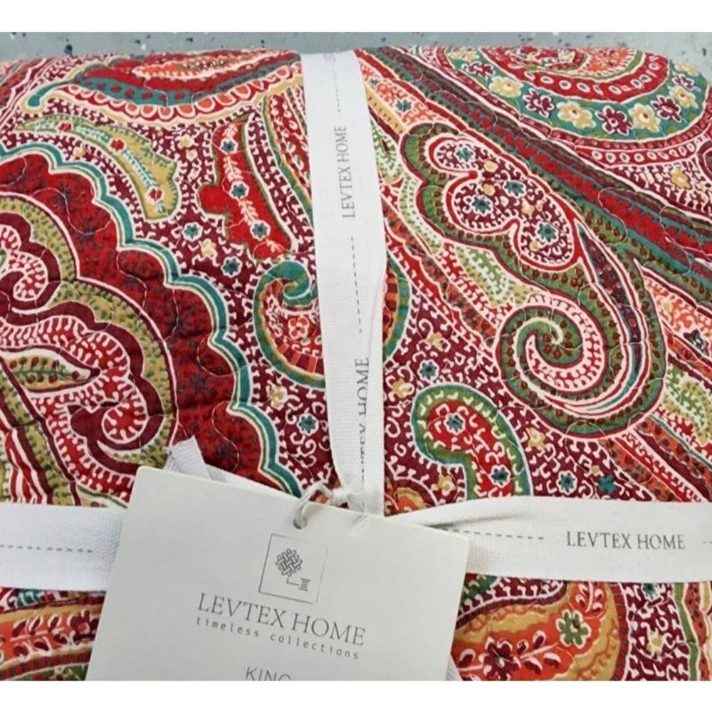 Levtex Home Spruce Paisley Reversible Quilt Set Unisex King Size Red